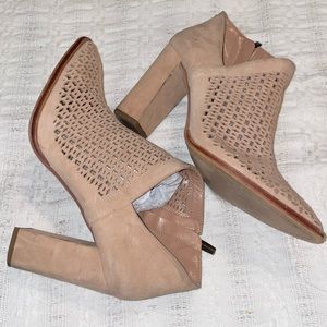 Vince Camuto "Lorva" bootie. Size: 8.5